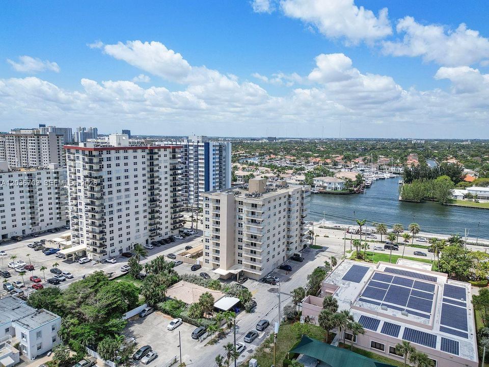 На продажу: $319,000 (2 спален, 2 ванн, 1370 Квадратных фут)