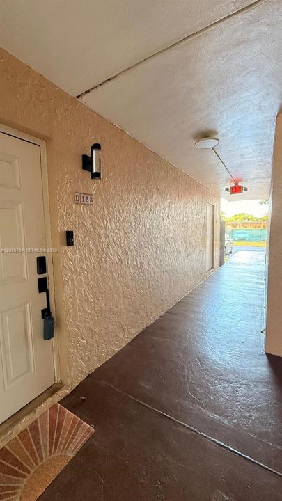 Activo con contrato: $2,575 (2 camas, 2 baños, 1050 Pies cuadrados)