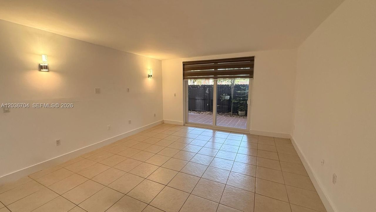 Activo con contrato: $2,575 (2 camas, 2 baños, 1050 Pies cuadrados)