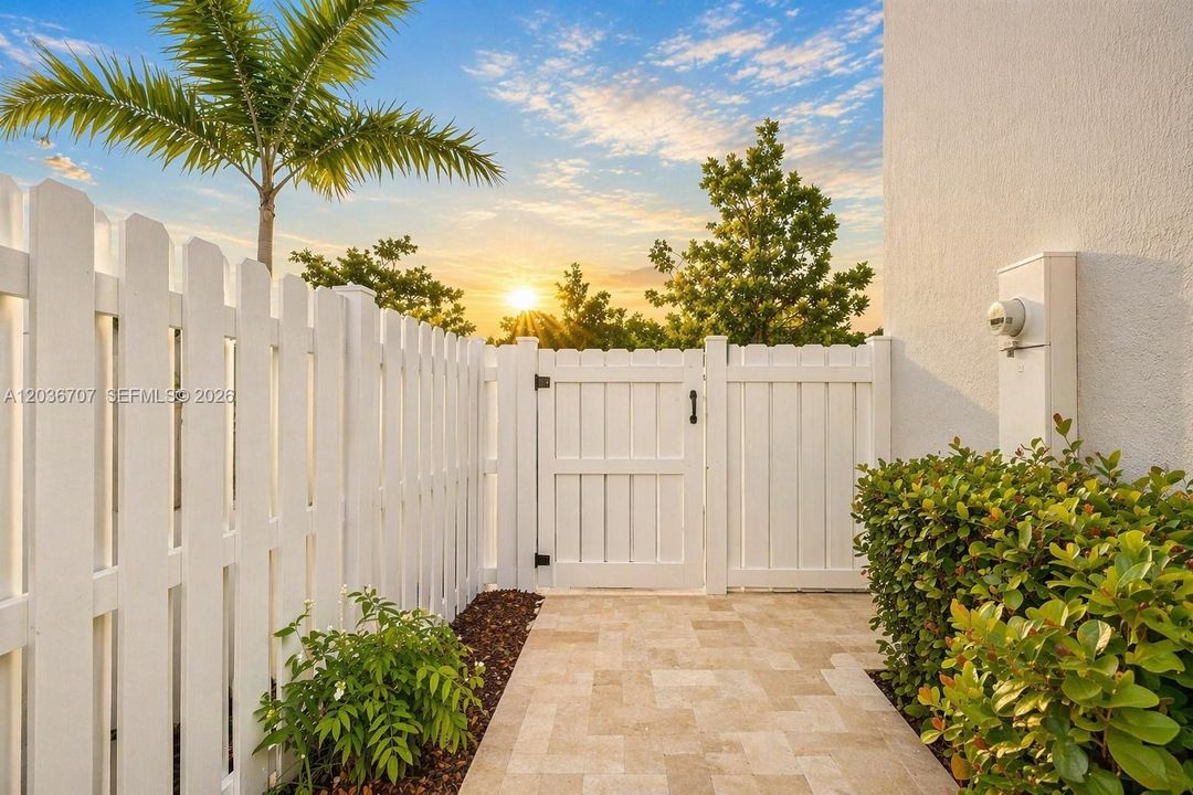 En Venta: $839,500 (4 camas, 3 baños, 2461 Pies cuadrados)