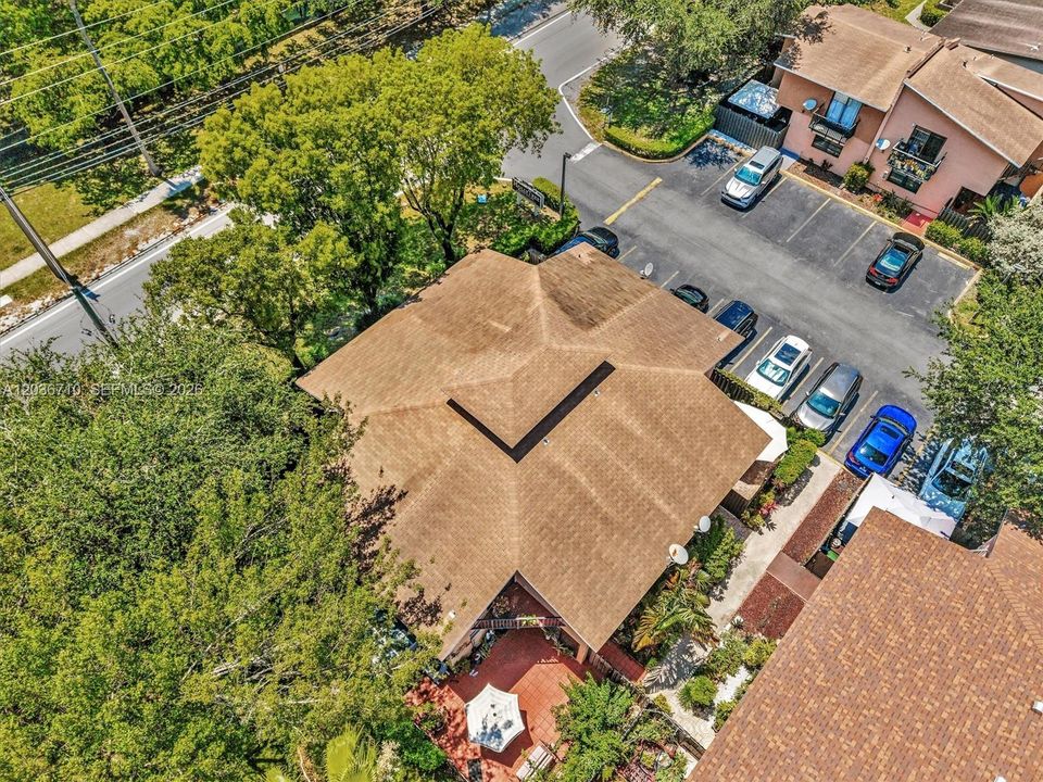 For Sale: $329,000 (2 beds, 1 baths, 1046 Square Feet)