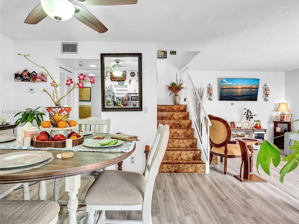 For Sale: $329,000 (2 beds, 1 baths, 1046 Square Feet)