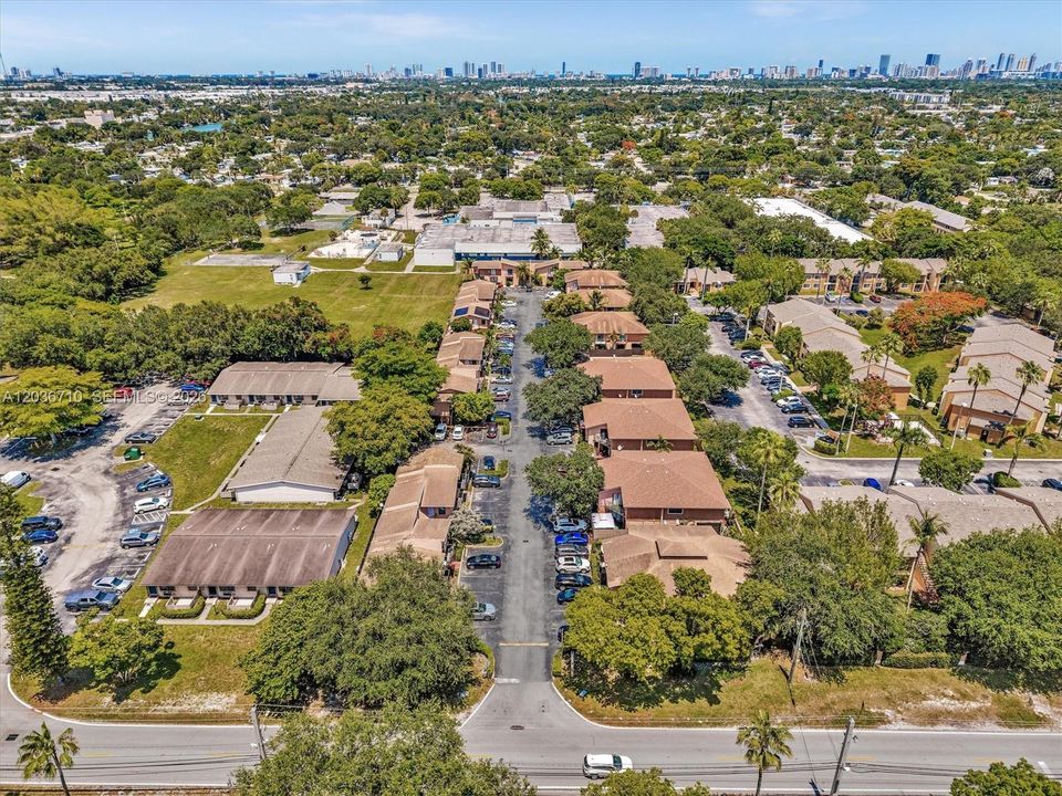 For Sale: $329,000 (2 beds, 1 baths, 1046 Square Feet)