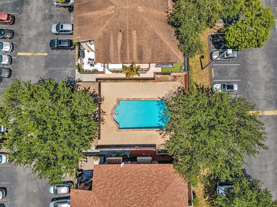 For Sale: $329,000 (2 beds, 1 baths, 1046 Square Feet)