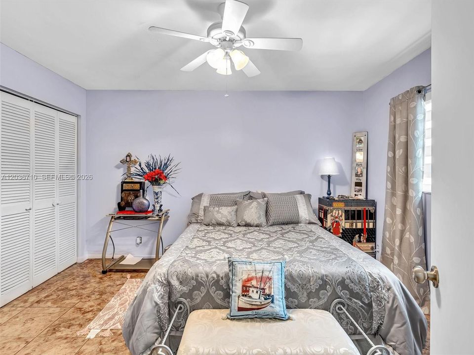 For Sale: $329,000 (2 beds, 1 baths, 1046 Square Feet)
