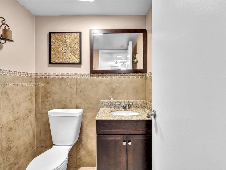 For Sale: $329,000 (2 beds, 1 baths, 1046 Square Feet)