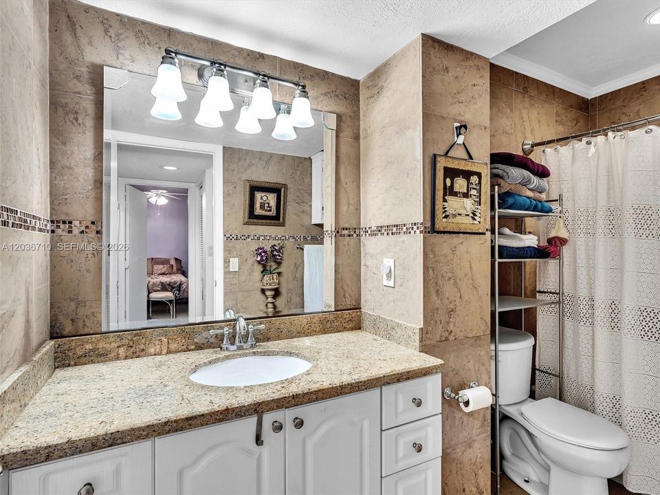 For Sale: $329,000 (2 beds, 1 baths, 1046 Square Feet)