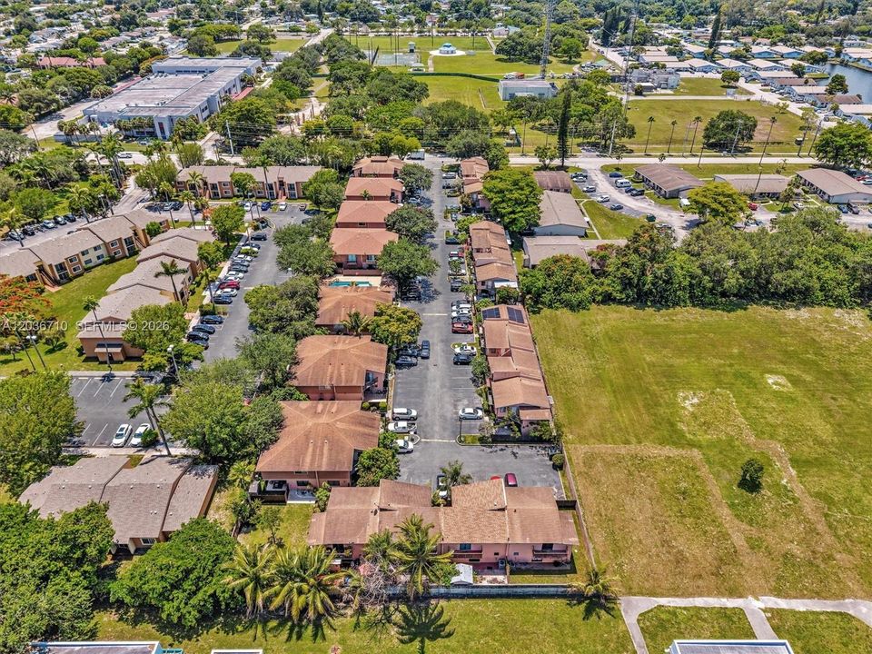 For Sale: $329,000 (2 beds, 1 baths, 1046 Square Feet)