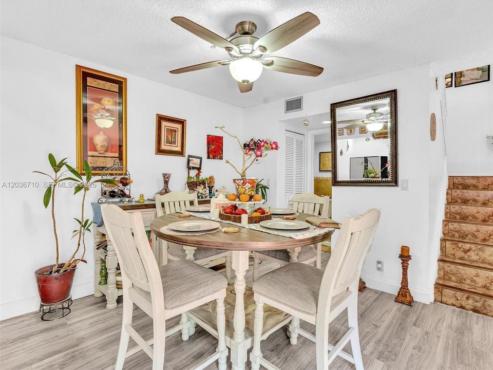 For Sale: $329,000 (2 beds, 1 baths, 1046 Square Feet)