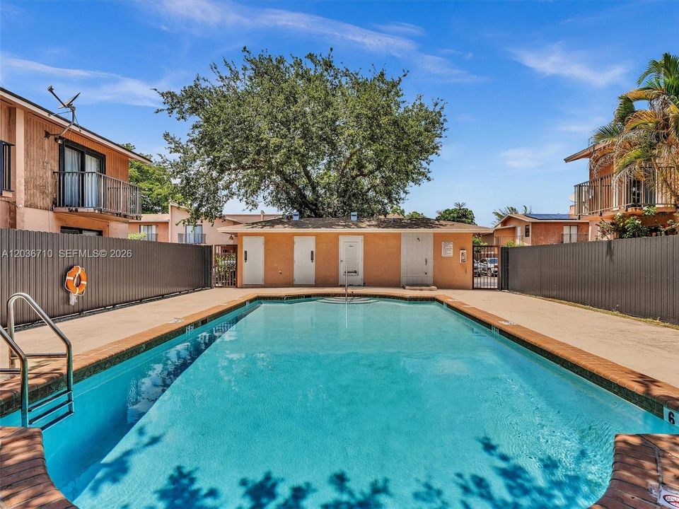 For Sale: $329,000 (2 beds, 1 baths, 1046 Square Feet)
