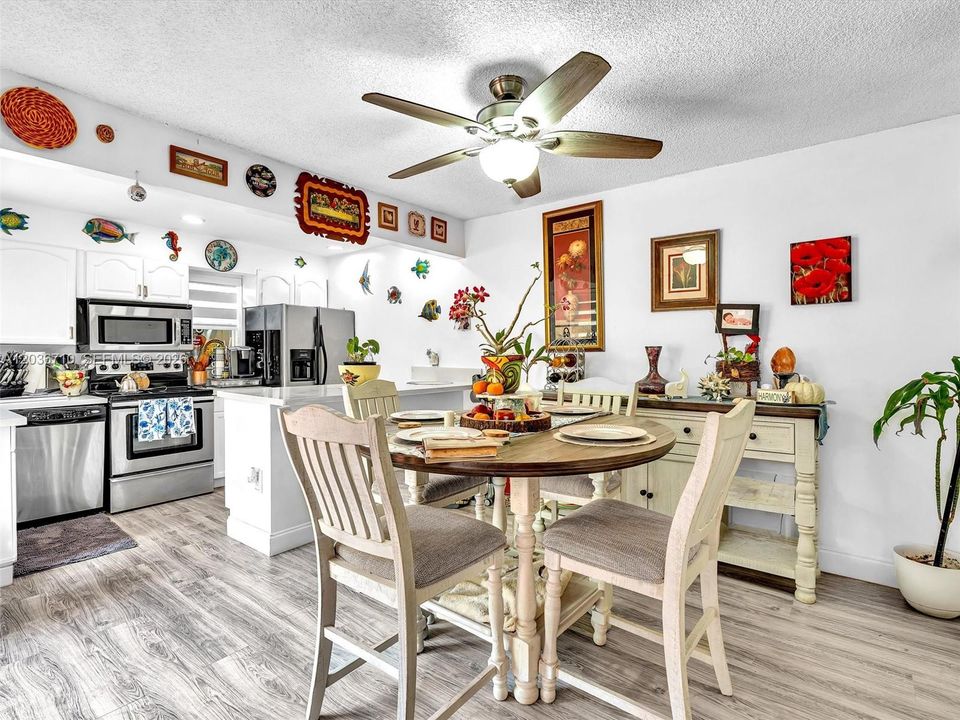 For Sale: $329,000 (2 beds, 1 baths, 1046 Square Feet)