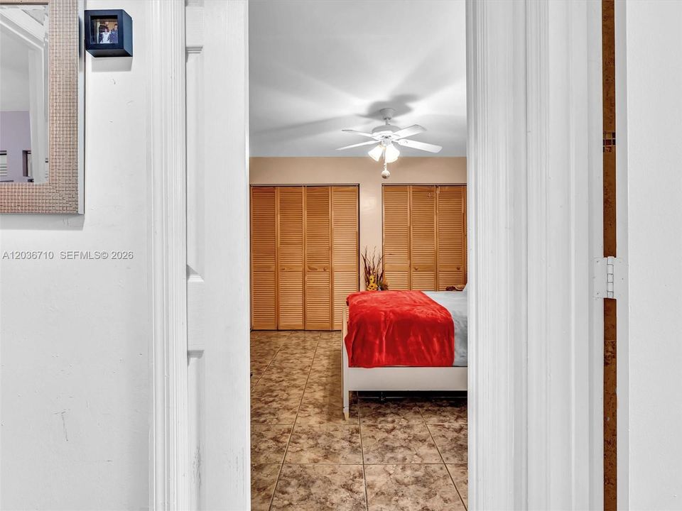 For Sale: $329,000 (2 beds, 1 baths, 1046 Square Feet)
