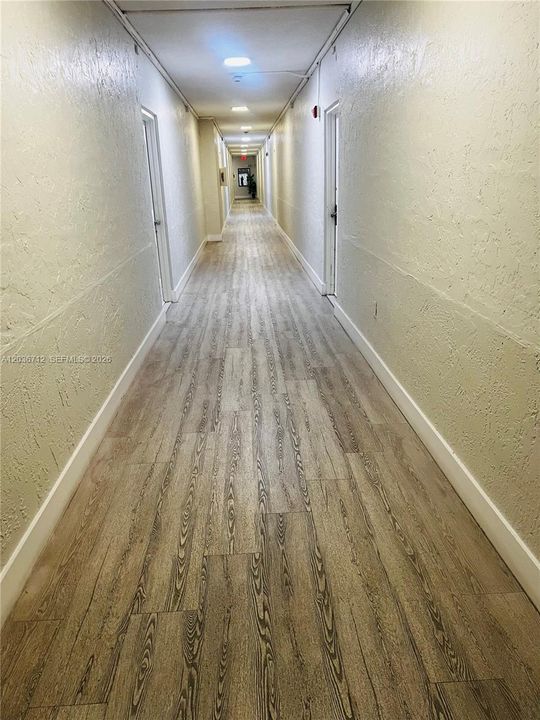For Sale: $200,000 (1 beds, 1 baths, 536 Square Feet)