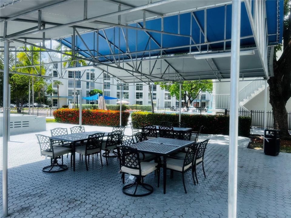 For Sale: $200,000 (1 beds, 1 baths, 536 Square Feet)