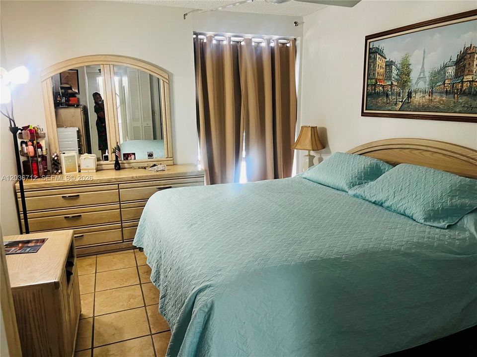 For Sale: $200,000 (1 beds, 1 baths, 536 Square Feet)