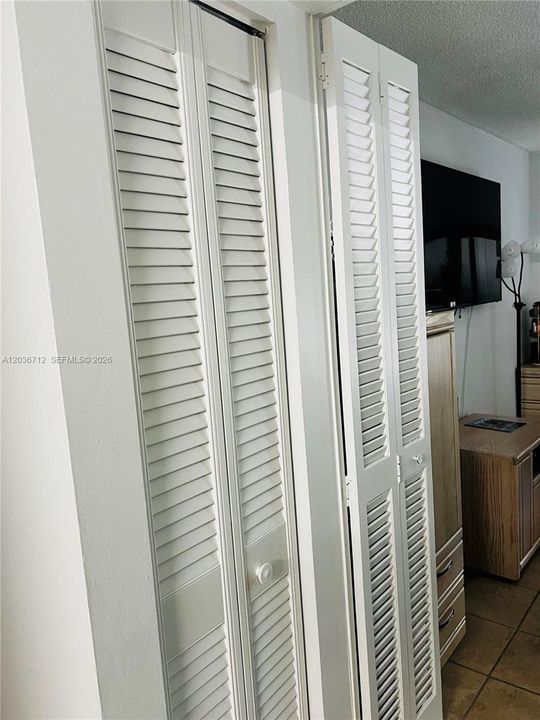 For Sale: $200,000 (1 beds, 1 baths, 536 Square Feet)