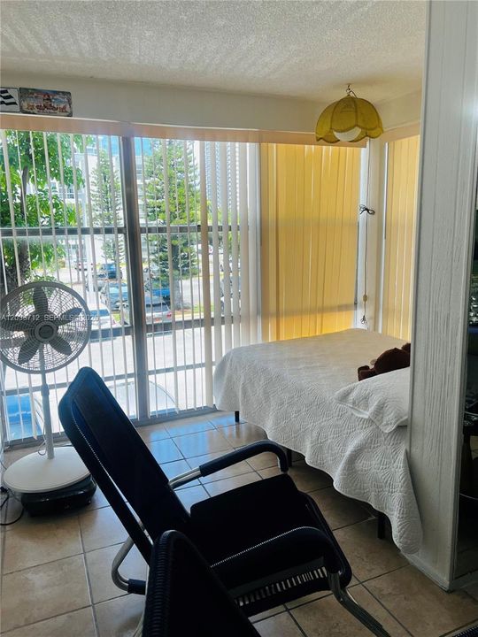 For Sale: $200,000 (1 beds, 1 baths, 536 Square Feet)
