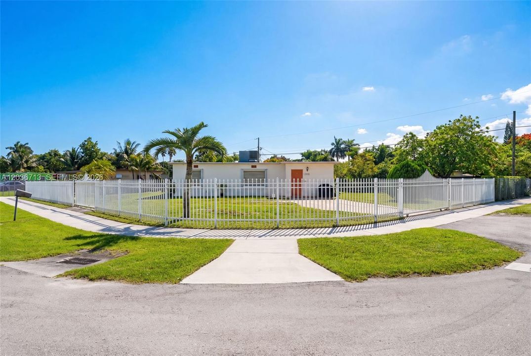 En Venta: $459,000 (3 camas, 2 baños, 1253 Pies cuadrados)