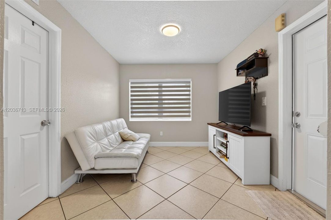 En Venta: $459,000 (3 camas, 2 baños, 1253 Pies cuadrados)