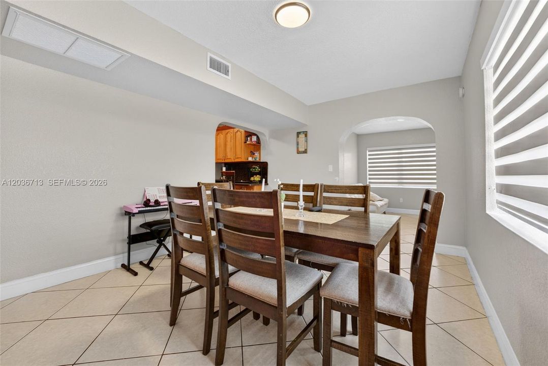 En Venta: $459,000 (3 camas, 2 baños, 1253 Pies cuadrados)
