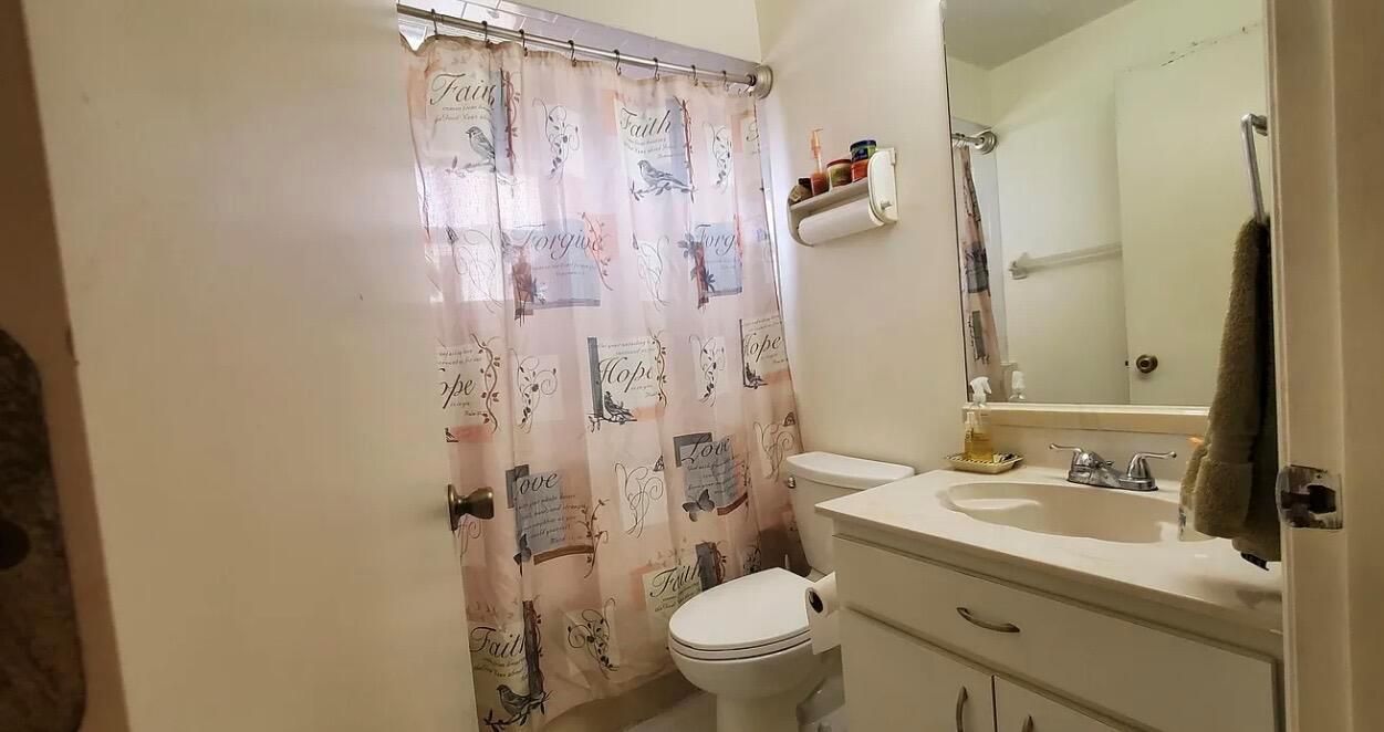 Suntan Bathroom 1