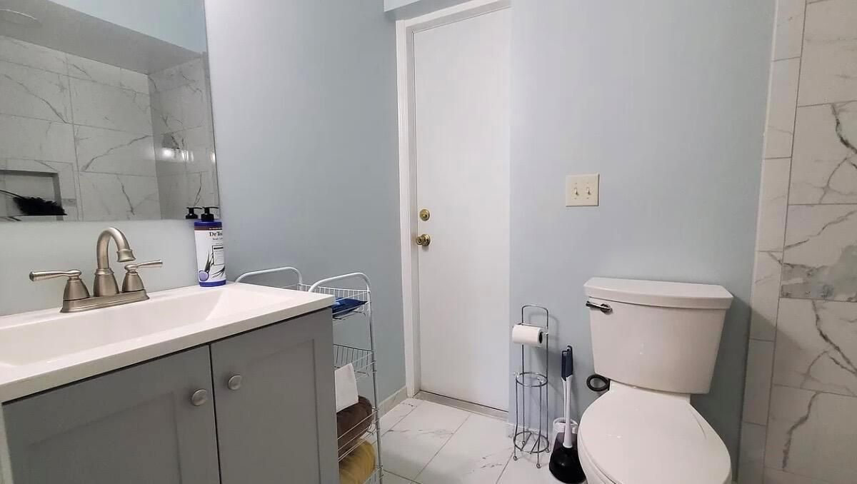 Suntan Bathroom 3