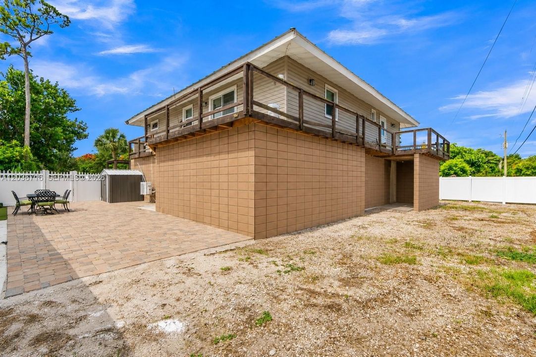 На продажу: $915,000 (4 спален, 2 ванн, 1960 Квадратных фут)