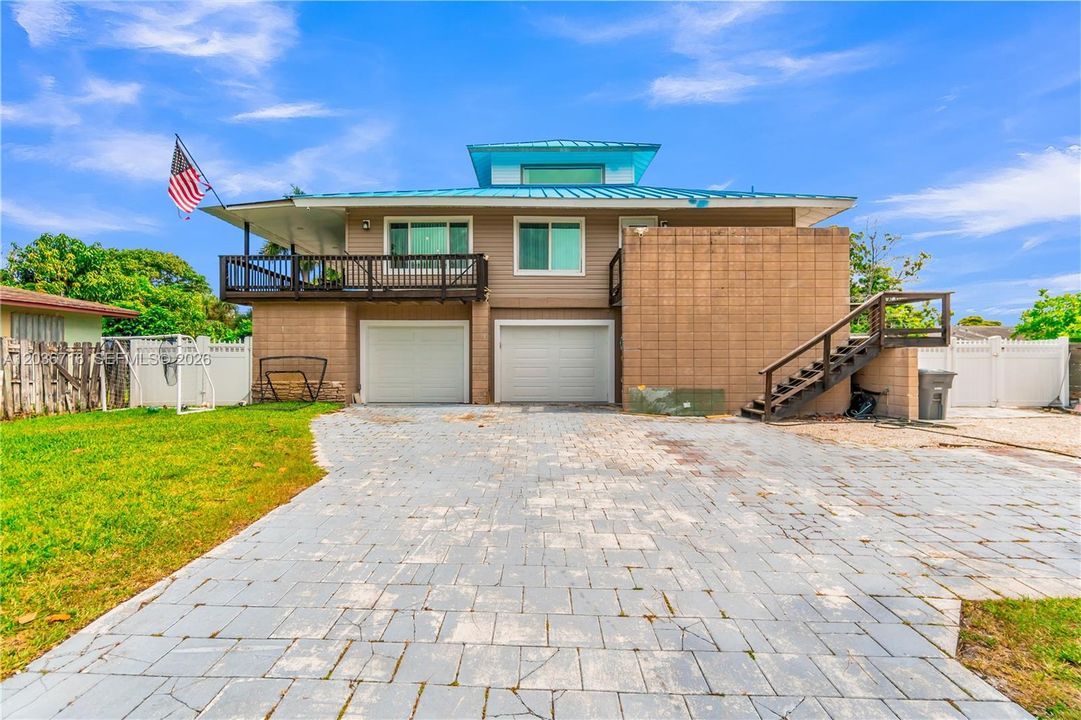 На продажу: $915,000 (4 спален, 2 ванн, 1960 Квадратных фут)