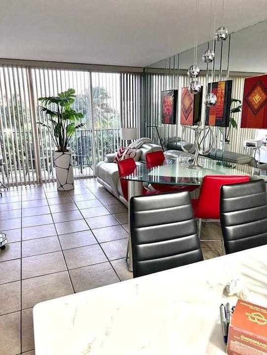 For Rent: $1,900 (1 beds, 1 baths, 1054 Square Feet)