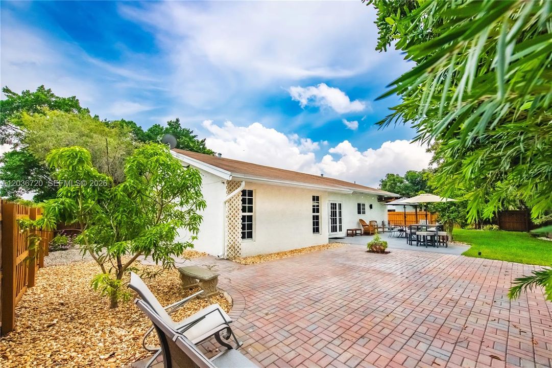 На продажу: $770,000 (3 спален, 2 ванн, 1661 Квадратных фут)