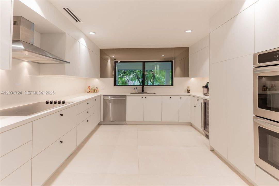 For Rent: $15,000 (5 beds, 4 baths, 3518 Square Feet)