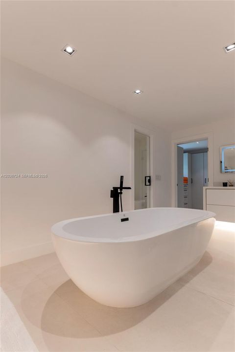For Rent: $15,000 (5 beds, 4 baths, 3518 Square Feet)