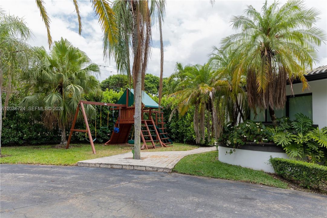 En Renta: $13,950 (5 camas, 4 baños, 3518 Pies cuadrados)
