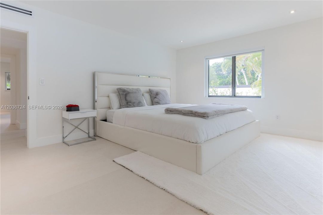 For Rent: $15,000 (5 beds, 4 baths, 3518 Square Feet)