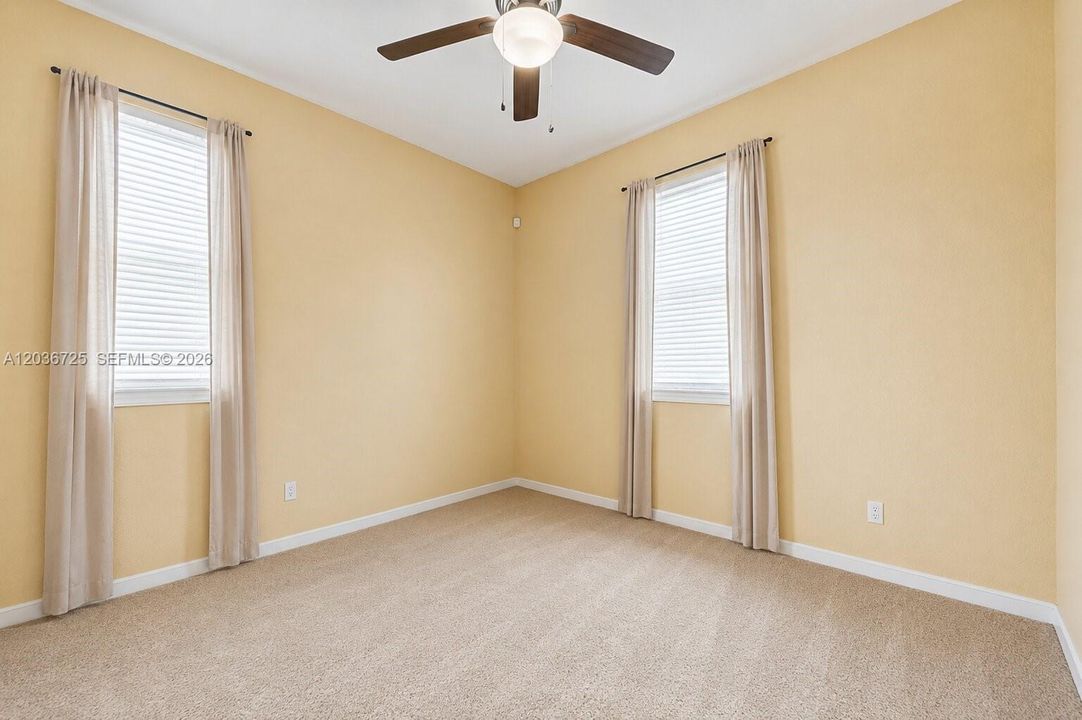 En Venta: $418,999 (4 camas, 3 baños, 2306 Pies cuadrados)