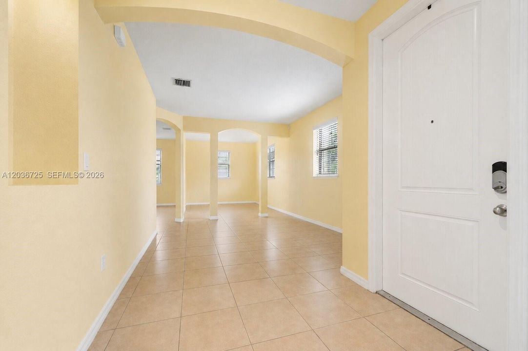 En Venta: $418,999 (4 camas, 3 baños, 2306 Pies cuadrados)