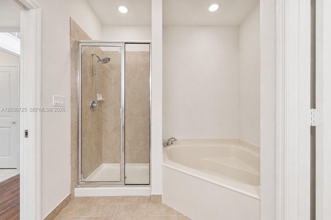 En Venta: $418,999 (4 camas, 3 baños, 2306 Pies cuadrados)
