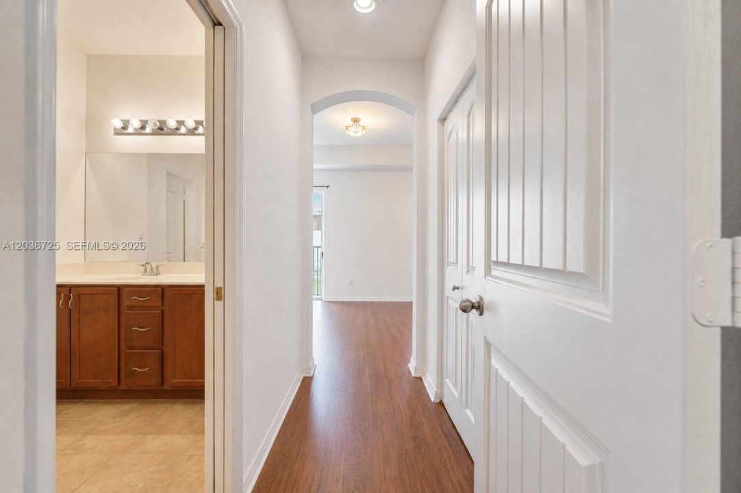 En Venta: $418,999 (4 camas, 3 baños, 2306 Pies cuadrados)