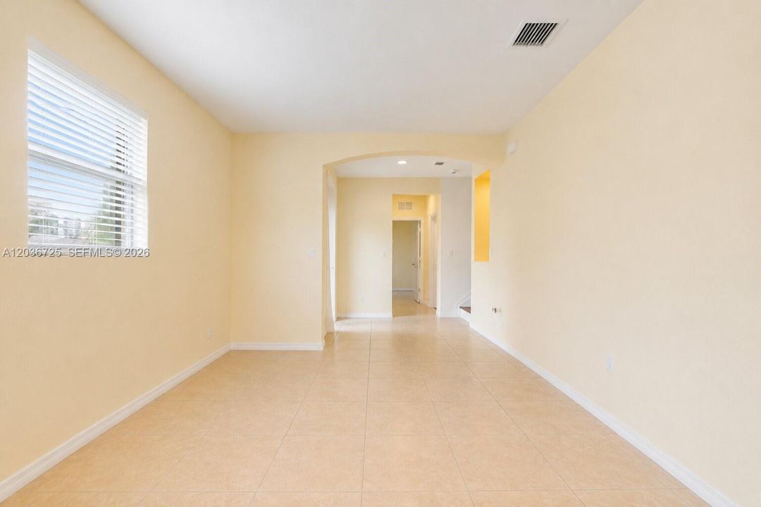 En Venta: $418,999 (4 camas, 3 baños, 2306 Pies cuadrados)