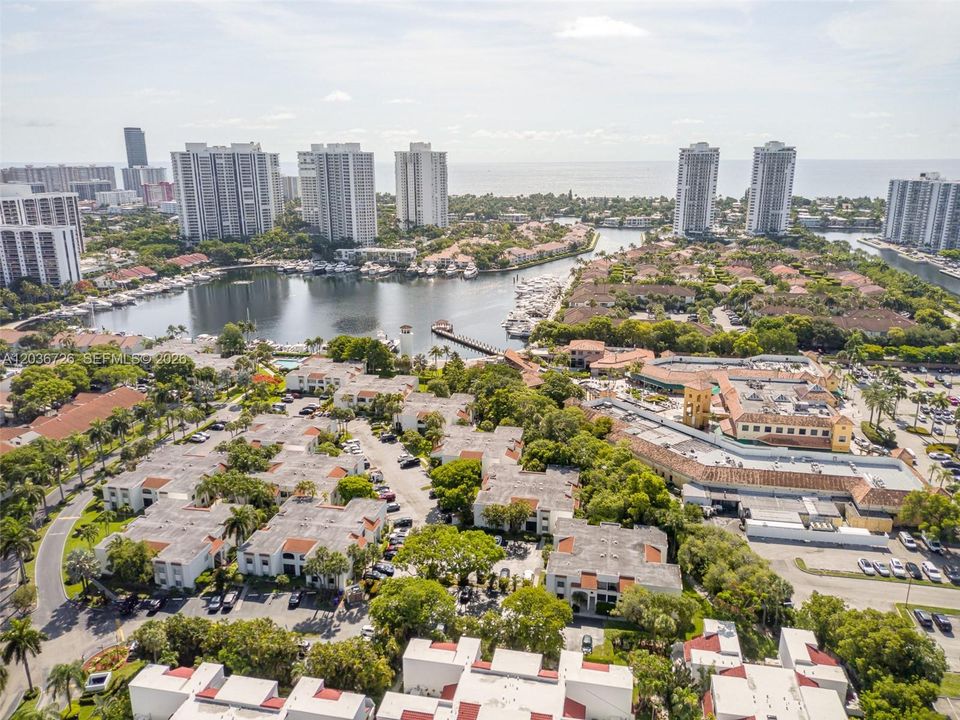 На продажу: $400,000 (2 спален, 2 ванн, 1096 Квадратных фут)