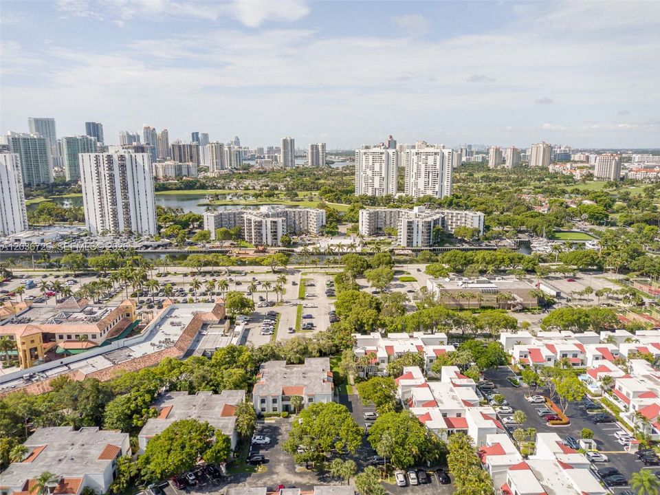 На продажу: $400,000 (2 спален, 2 ванн, 1096 Квадратных фут)