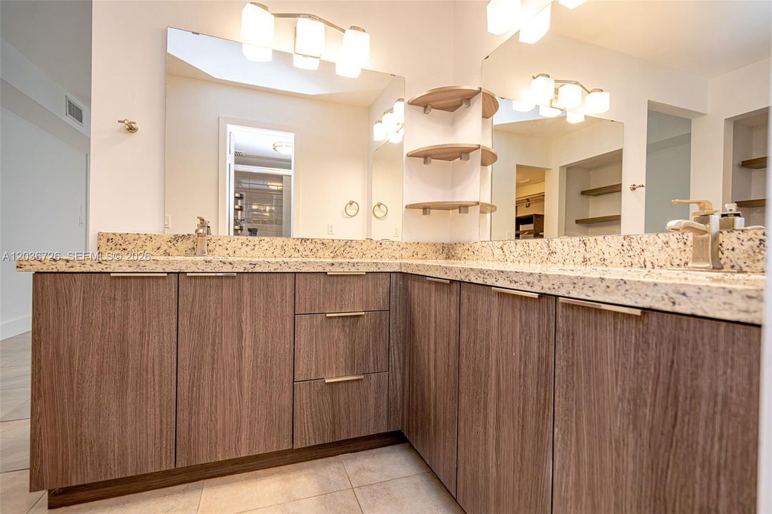 На продажу: $400,000 (2 спален, 2 ванн, 1096 Квадратных фут)