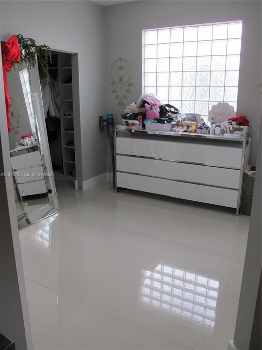 En Renta: $6,500 (5 camas, 3 baños, 2828 Pies cuadrados)