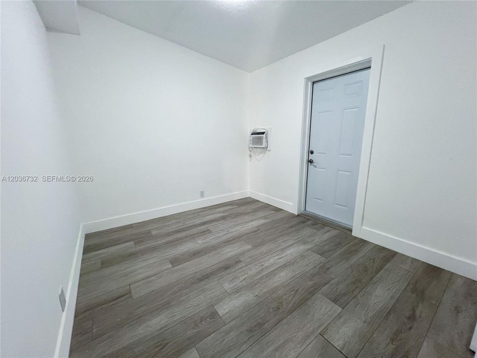 Activo con contrato: $2,700 (3 camas, 3 baños, 966 Pies cuadrados)