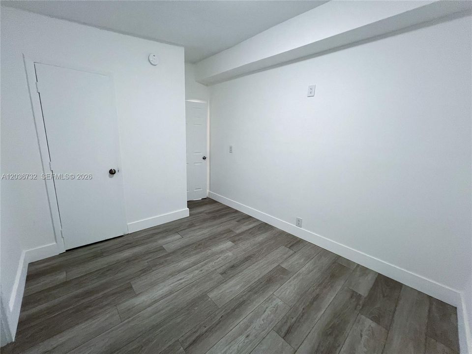 Activo con contrato: $2,700 (3 camas, 3 baños, 966 Pies cuadrados)