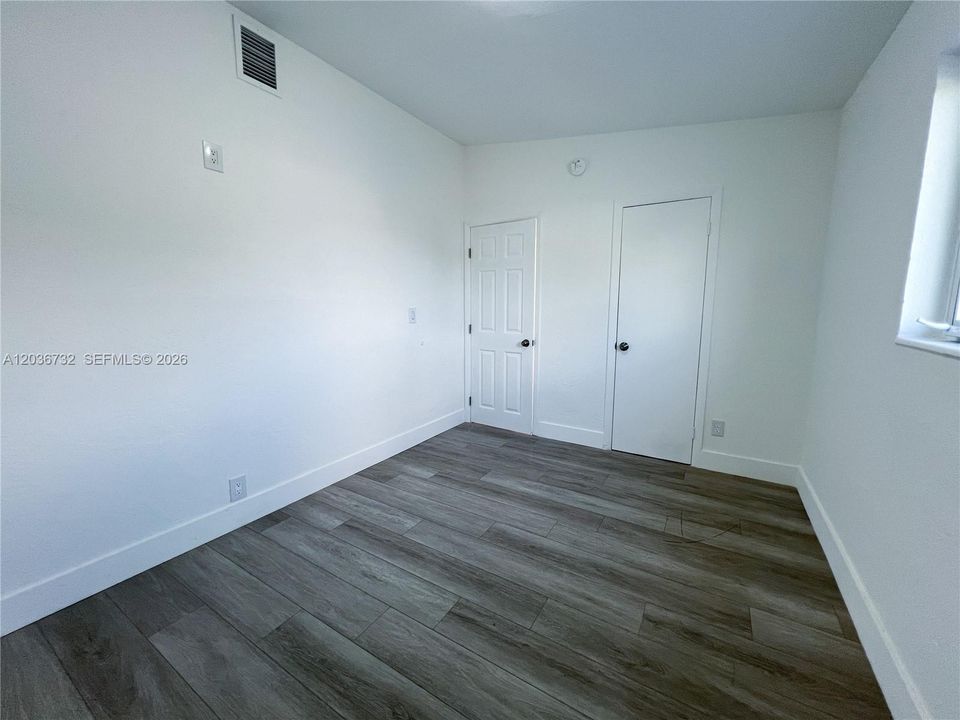 Activo con contrato: $2,700 (3 camas, 3 baños, 966 Pies cuadrados)