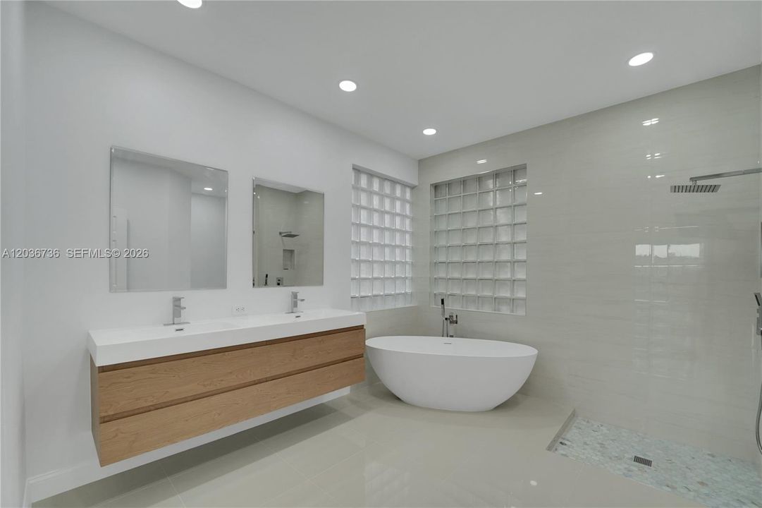 For Sale: $1,239,000 (5 beds, 3 baths, 2964 Square Feet)