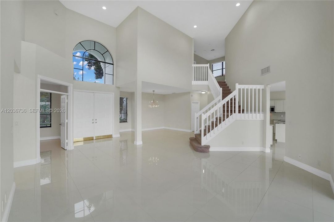 For Sale: $1,239,000 (5 beds, 3 baths, 2964 Square Feet)