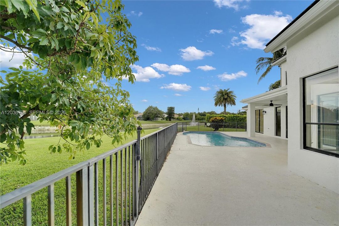 For Sale: $1,239,000 (5 beds, 3 baths, 2964 Square Feet)