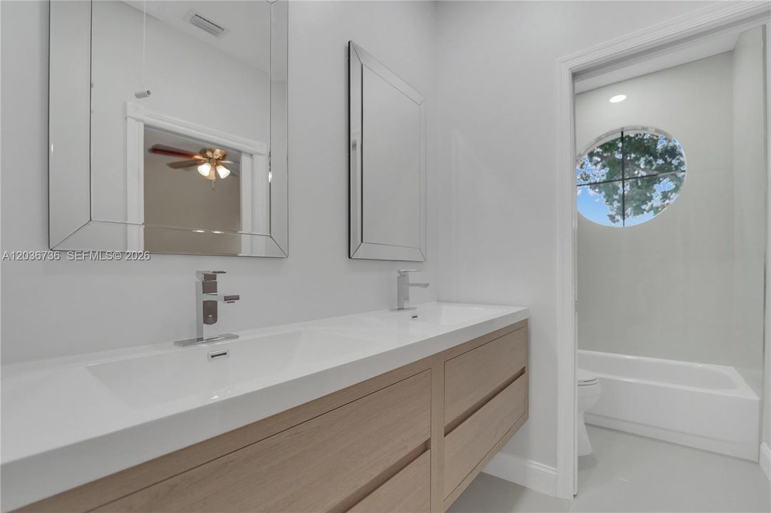 For Sale: $1,239,000 (5 beds, 3 baths, 2964 Square Feet)
